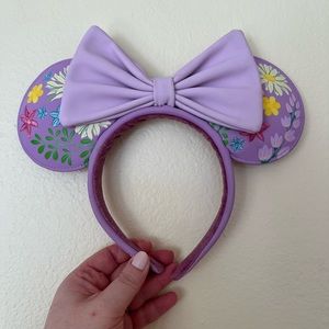 Disney x Loungefly purple floral Minnie Mouse ears.